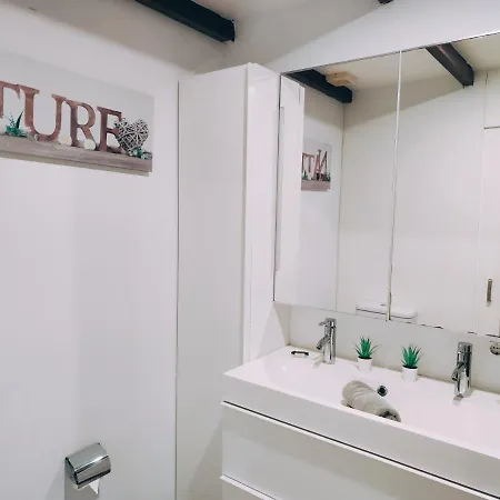 Balandros 116 アパート